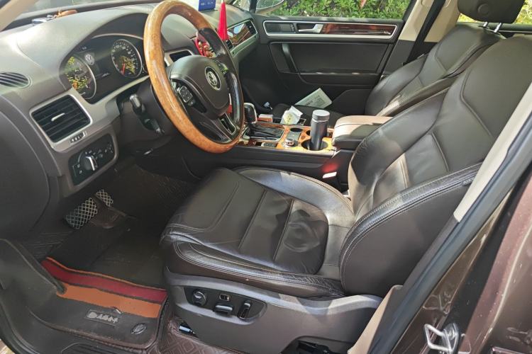 Used Volkswagen Touareg 2011 3.0 TSI Standard Version Left Front Seat