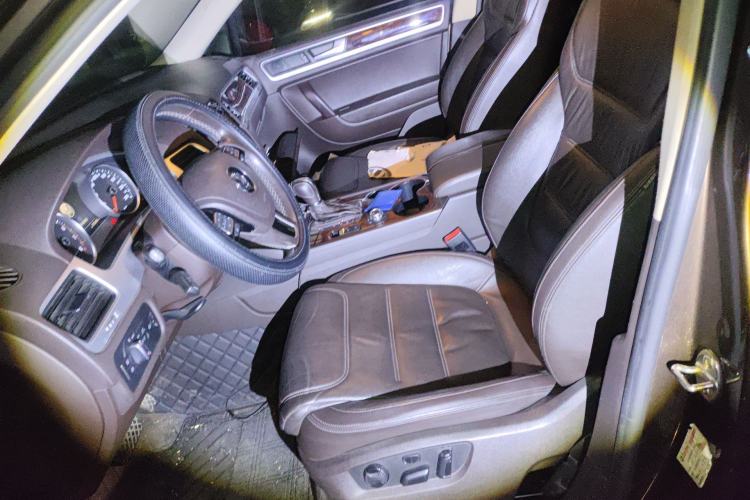 Used Volkswagen Touareg 2011 3.0 TSI Standard Version Left Front Seat