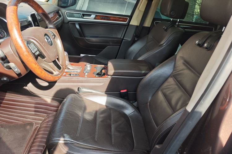 Used Volkswagen Touareg 2011 3.0 TSI High-End Version Left Front Seat