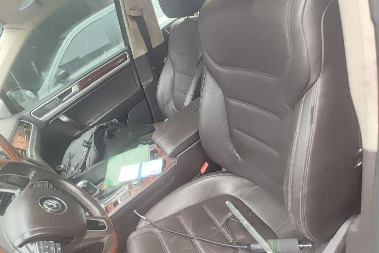 Used Volkswagen Touareg 2011 3.0 TSI Standard Version Left Front Seat