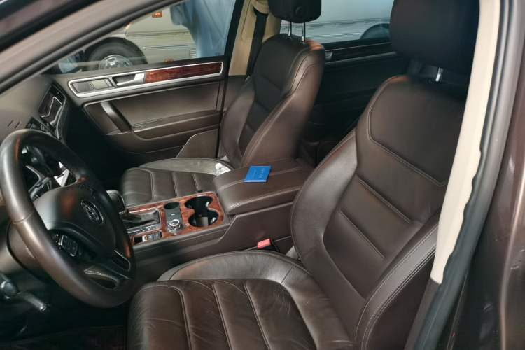 Used Volkswagen Touareg 2011 3.0 TSI Standard Version Left Front Seat
