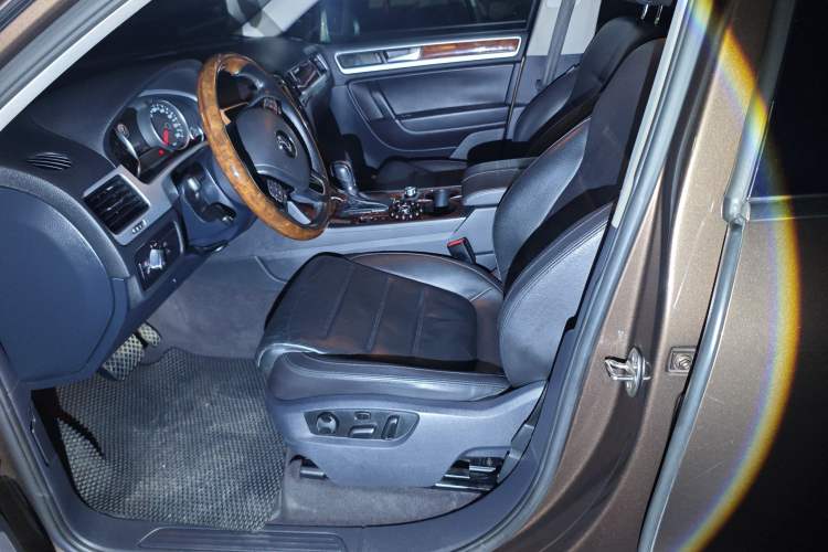 Used Volkswagen Touareg 2011 3.0 TSI Comfort Version Left Front Seat