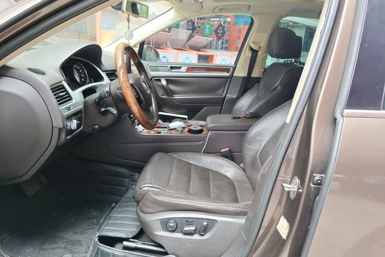 Used Volkswagen Touareg 2011 3.0 TSI Luxury Edition Left Front Seat