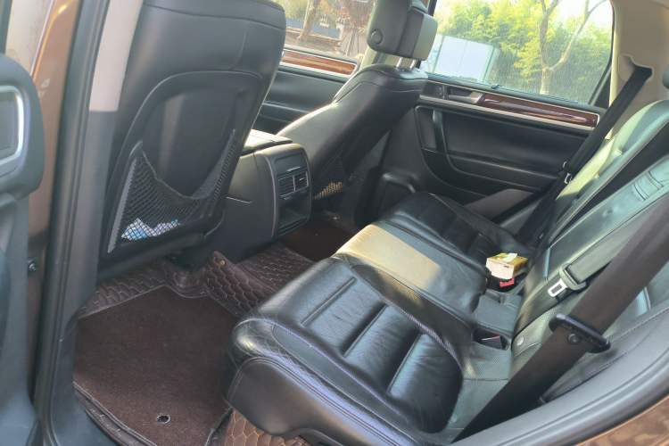 Used Volkswagen Touareg 2011 3.0 TDI Diesel Comfort Version Left Rear Seat