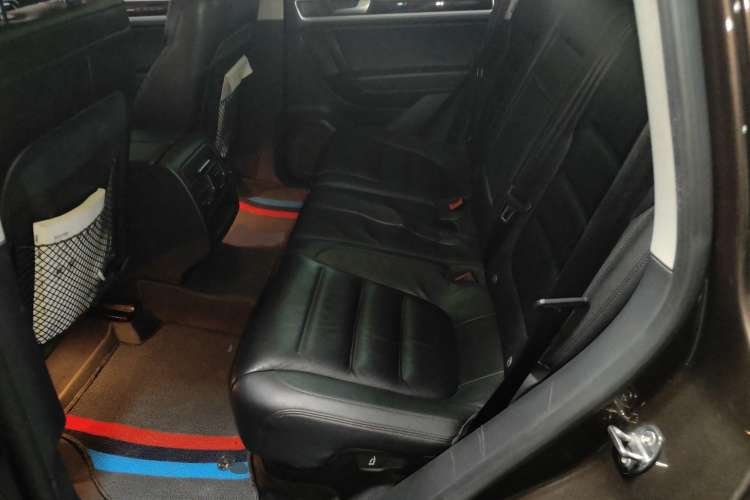 Used Volkswagen Touareg 2011 3.0 TSI High-End Version Left Rear Seat
