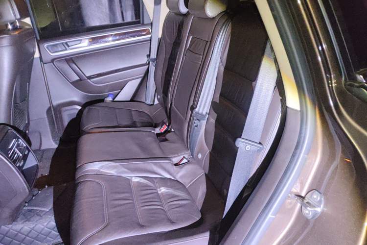 Used Volkswagen Touareg 2011 3.0 TSI Standard Version Left Rear Seat