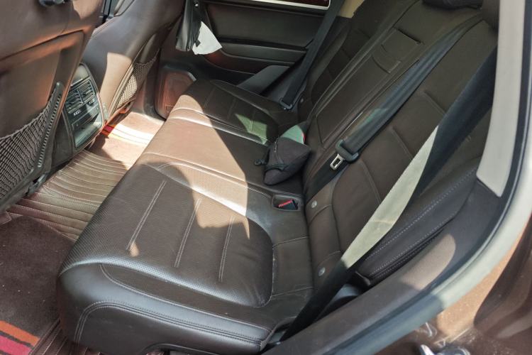 Used Volkswagen Touareg 2011 3.0 TSI High-End Version Left Rear Seat