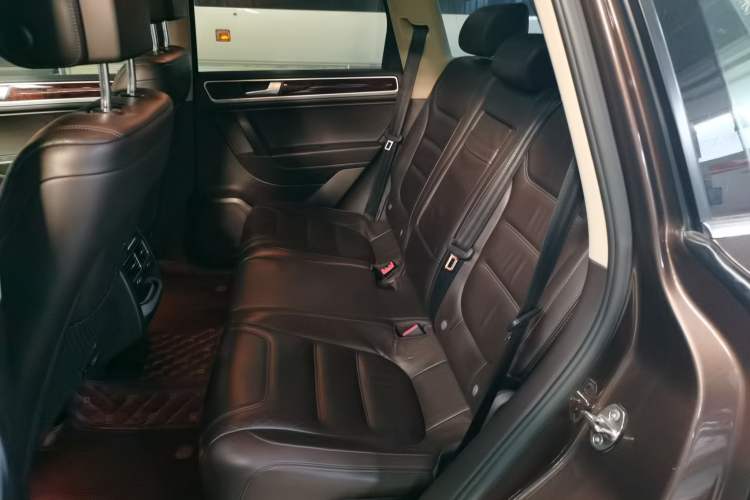 Used Volkswagen Touareg 2011 3.0 TSI Standard Version Left Rear Seat