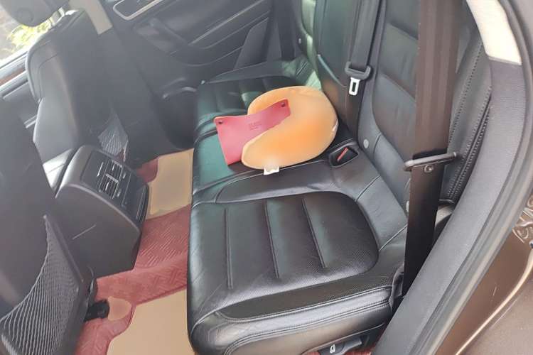 Used Volkswagen Touareg 2011 3.0 TSI High-End Version Left Rear Seat
