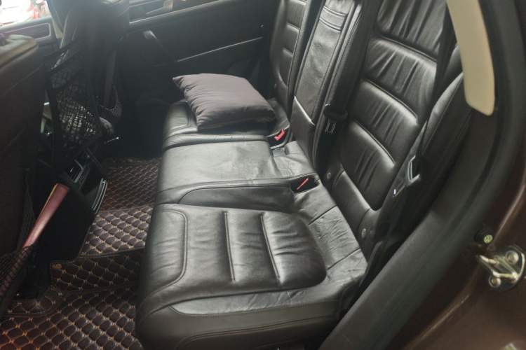 Used Volkswagen Touareg 2011 3.0 TSI Standard Version Left Rear Seat