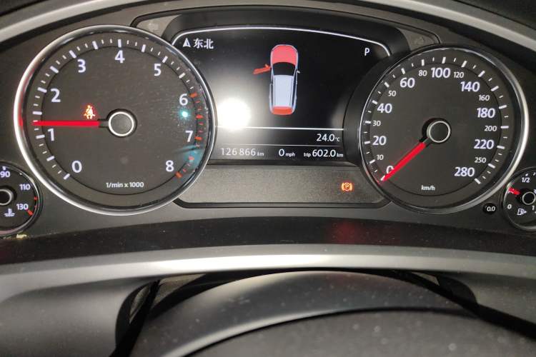 Used Volkswagen Touareg 2011 3.0 TSI High-End Version Odometer Close Up