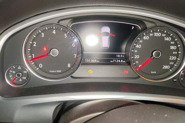 Used Volkswagen Touareg 2011 3.0 TSI Standard Version Odometer Close Up