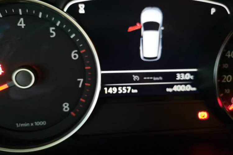 Used Volkswagen Touareg 2011 3.0 TSI Standard Version Odometer Close Up