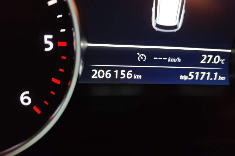 Used Volkswagen Touareg 2011 3.0 TDI Diesel Standard Version Odometer Close Up