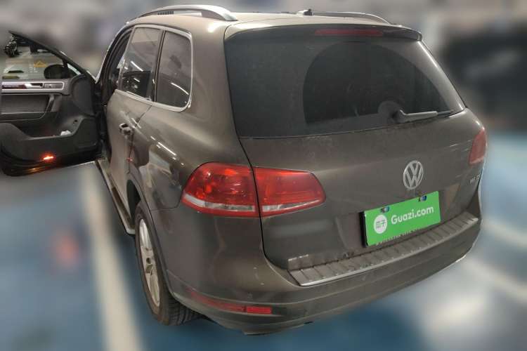 Used Volkswagen Touareg 2011 3.0 TSI High-End Version Rear Left 45 Deg