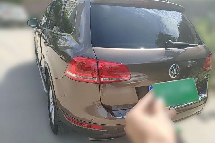 Used Volkswagen Touareg 2011 3.0 TSI High-End Version Rear Left 45 Deg