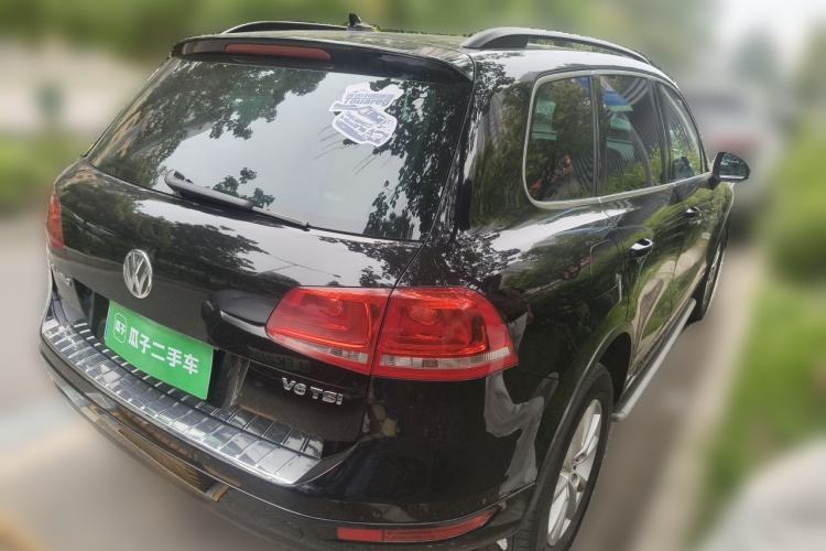 Used Volkswagen Touareg 2011 3.0 TSI High-End Version Rear Right 45 Deg