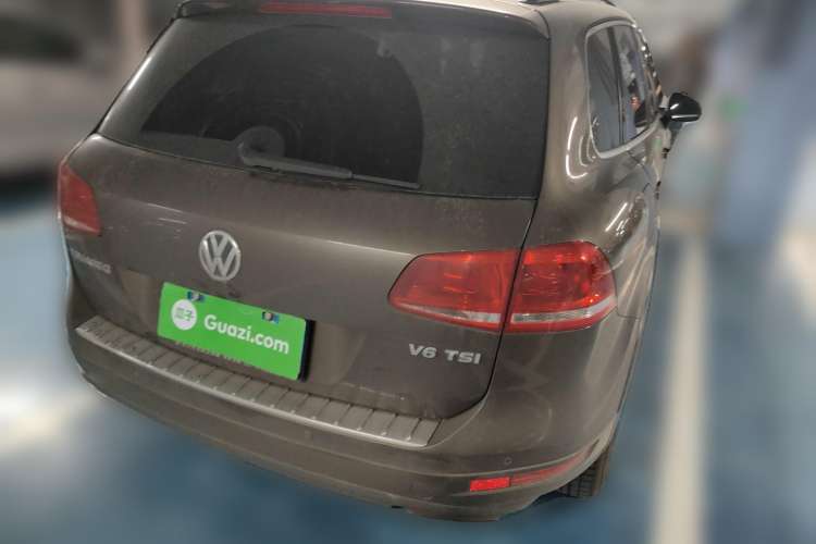 Used Volkswagen Touareg 2011 3.0 TSI High-End Version Rear Right 45 Deg
