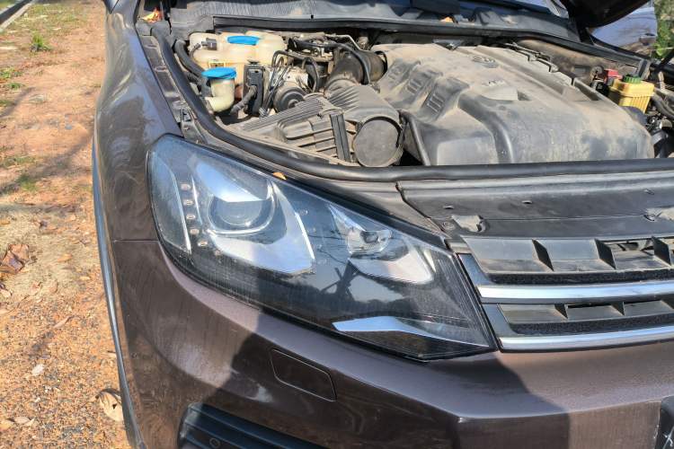Used Volkswagen Touareg 2011 3.0 TDI Diesel Comfort Version Right Front Headlight