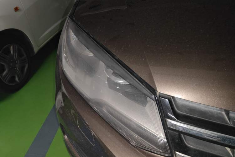 Used Volkswagen Touareg 2011 3.0 TDI Diesel Standard Version Right Front Headlight
