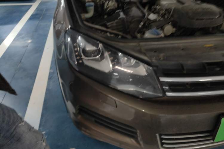Used Volkswagen Touareg 2011 3.0 TSI High-End Version Right Front Headlight