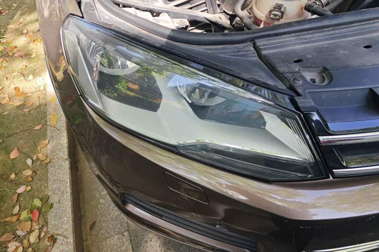 Used Volkswagen Touareg 2011 3.0 TSI Standard Version Right Front Headlight