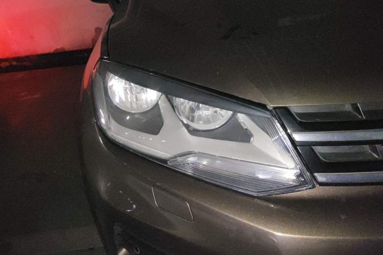 Used Volkswagen Touareg 2011 3.0 TSI Standard Version Right Front Headlight