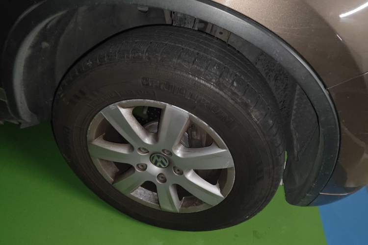 Used Volkswagen Touareg 2011 3.0 TDI Diesel Standard Version Right Front Wheel Hub
