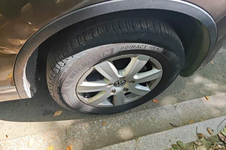 Used Volkswagen Touareg 2011 3.0 TSI Standard Version Right Front Wheel Hub