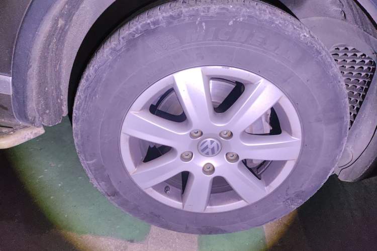 Used Volkswagen Touareg 2011 3.0 TSI Standard Version Right Front Wheel Hub