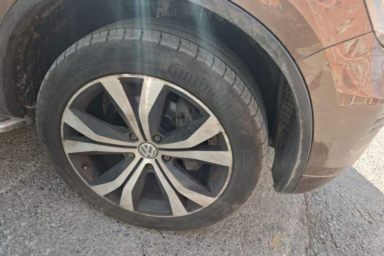 Used Volkswagen Touareg 2011 3.0 TSI High-End Version Right Front Wheel Hub