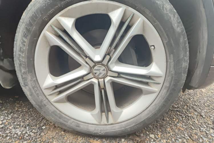 Used Volkswagen Touareg 2011 3.0 TSI Standard Version Right Front Wheel Hub