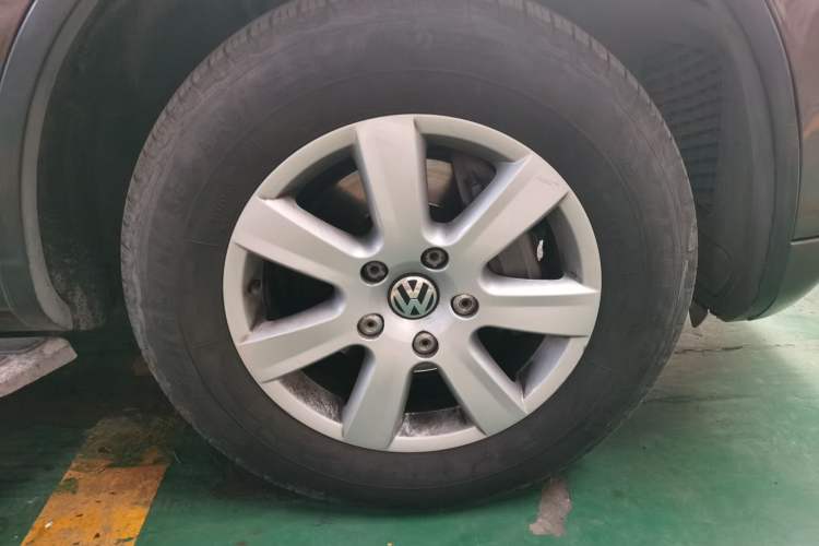Used Volkswagen Touareg 2011 3.0 TSI Standard Version Right Front Wheel Hub