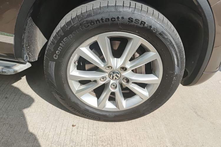 Used Volkswagen Touareg 2011 3.0 TSI High-End Version Right Front Wheel Hub
