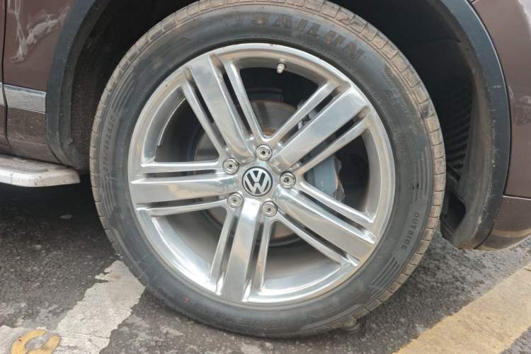 Used Volkswagen Touareg 2011 3.0 TSI Standard Version Right Front Wheel Hub