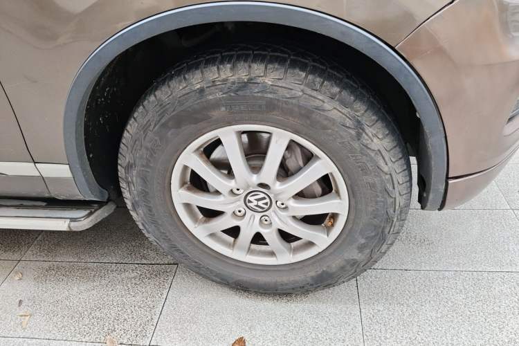 Used Volkswagen Touareg 2011 3.0 TSI Luxury Edition Right Front Wheel Hub