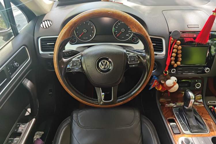 Used Volkswagen Touareg 2011 3.0 TSI Standard Version Steering Wheel