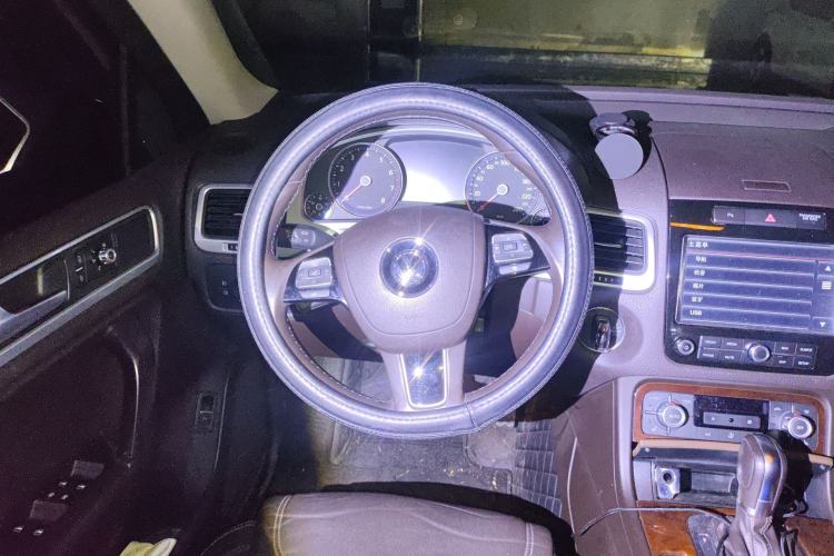 Used Volkswagen Touareg 2011 3.0 TSI Standard Version Steering Wheel