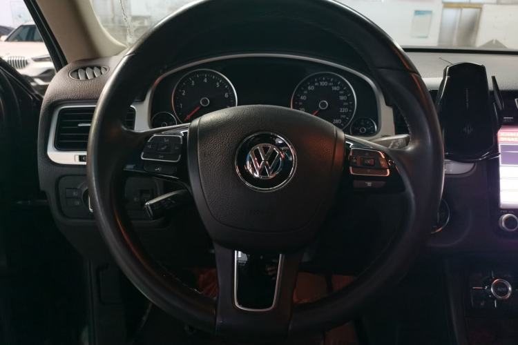 Used Volkswagen Touareg 2011 3.0 TSI Standard Version Steering Wheel