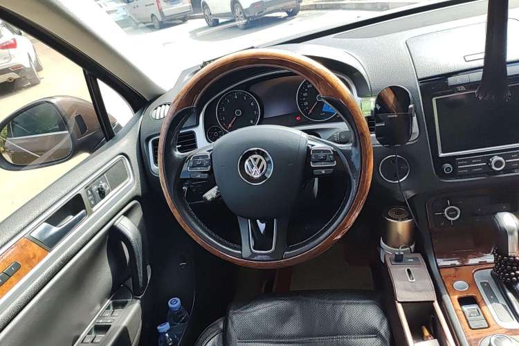 Used Volkswagen Touareg 2011 3.0 TSI High-End Version Steering Wheel