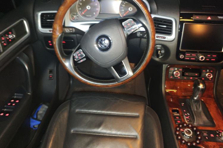 Used Volkswagen Touareg 2011 3.0 TSI Comfort Version Steering Wheel