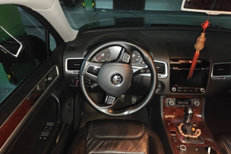 Used Volkswagen Touareg 2011 3.0 TDI Diesel Standard Version Steering Wheel
