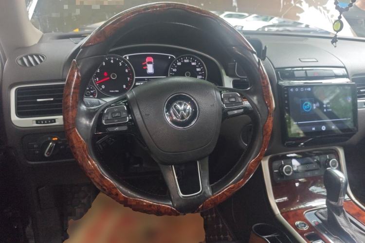 Used Volkswagen Touareg 2011 3.0 TSI Standard Version Steering Wheel