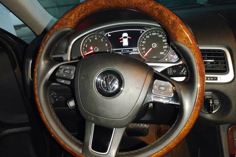 Used Volkswagen Touareg 2011 3.0 TSI Comfort Version Steering Wheel