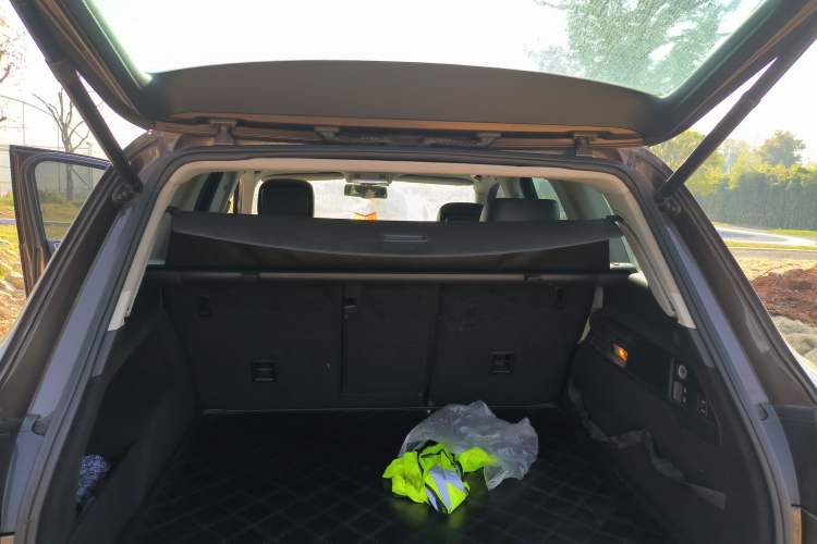 Used Volkswagen Touareg 2011 3.0 TDI Diesel Comfort Version Trunk