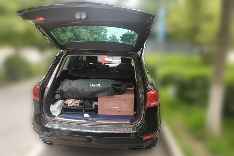 Used Volkswagen Touareg 2011 3.0 TSI High-End Version Trunk
