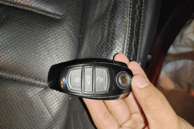 Used Volkswagen Touareg 2011 3.0 TSI Comfort Version Vehicle Key