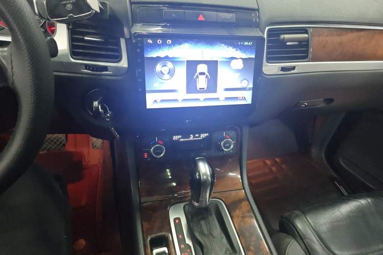 Used Volkswagen Touareg 2011 3.0 TSI Standard Version Audio And AC Panel