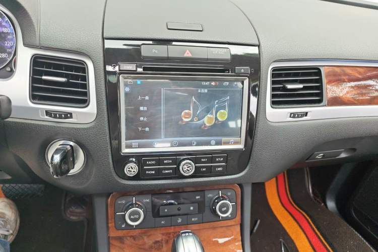 Used Volkswagen Touareg 2011 3.0 TSI Standard Version Audio And AC Panel