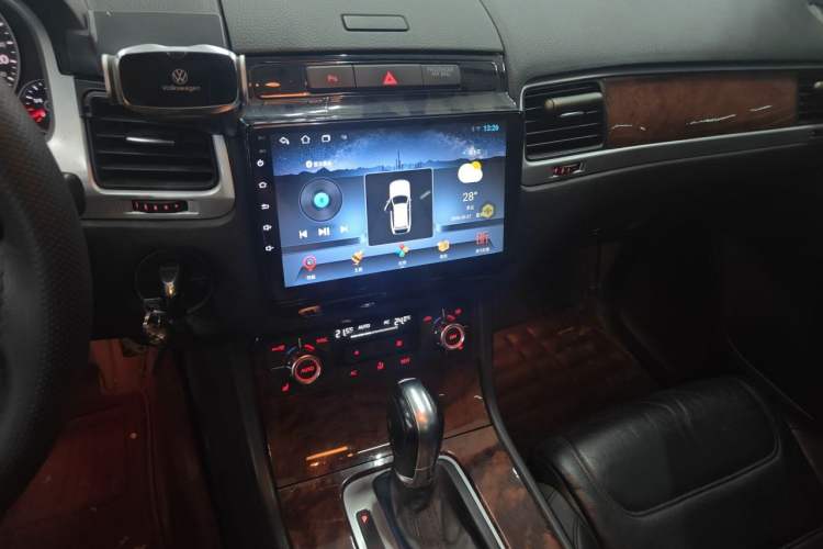 Used Volkswagen Touareg 2011 3.0 TSI Standard Version Audio And AC Panel